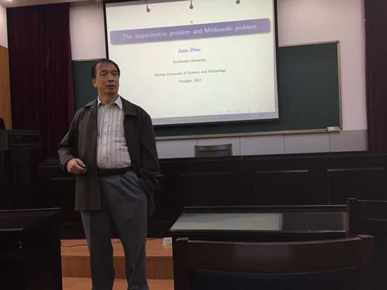 1508388682031029954.png 周家足教授投入演讲.png