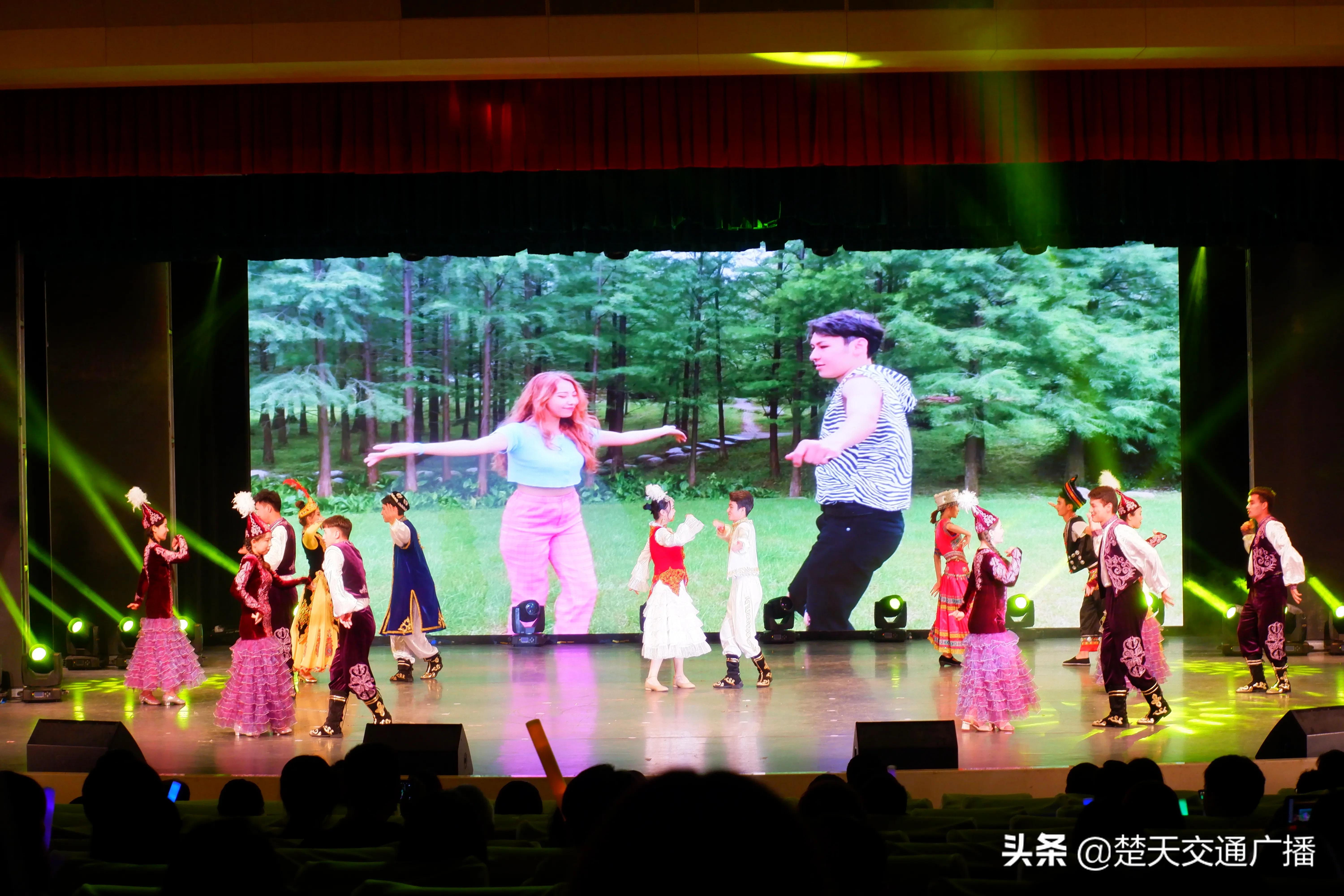 续航青春共赴未来，js33333线路登录毕业晚会燃情揭幕