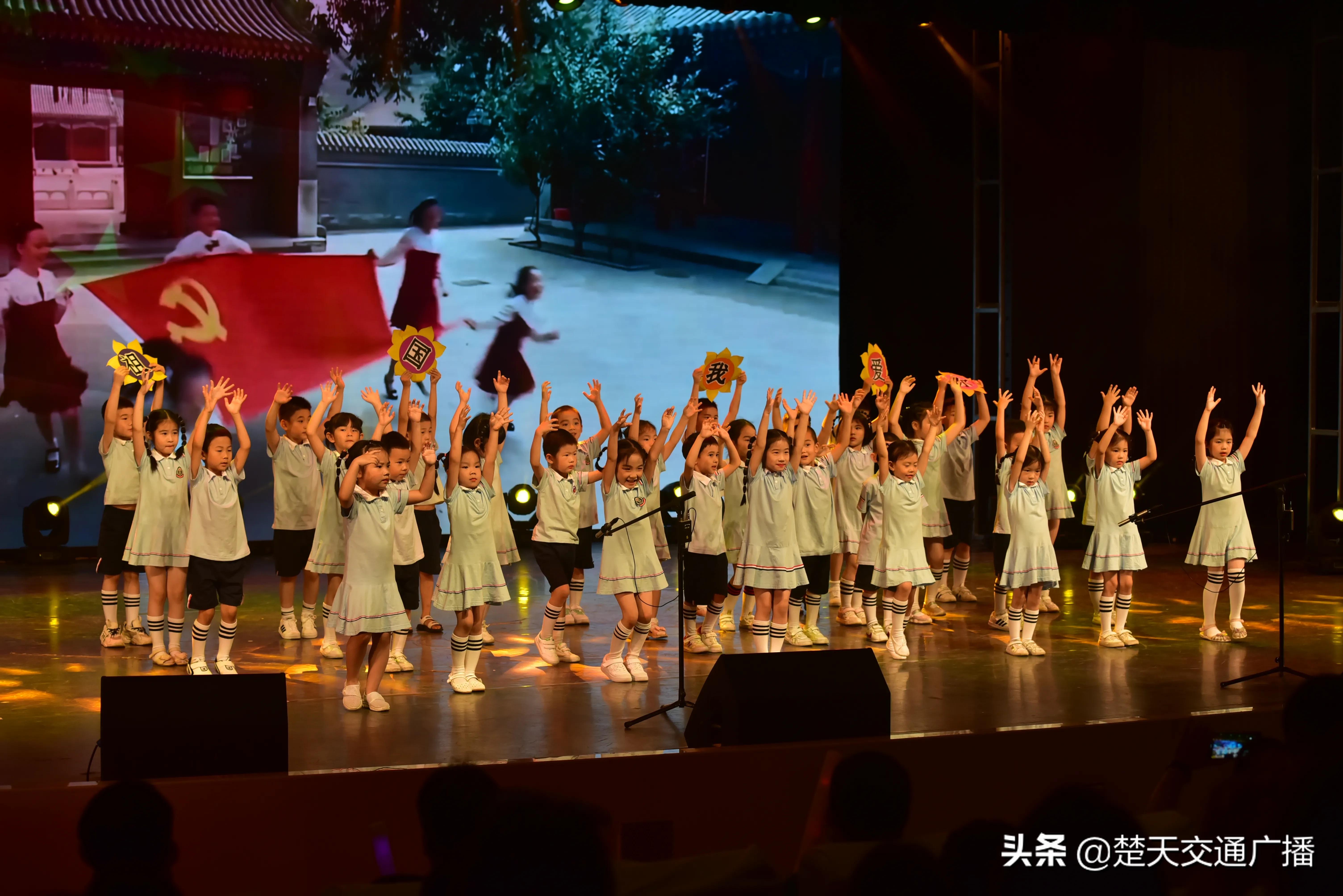 续航青春共赴未来，js33333线路登录毕业晚会燃情揭幕