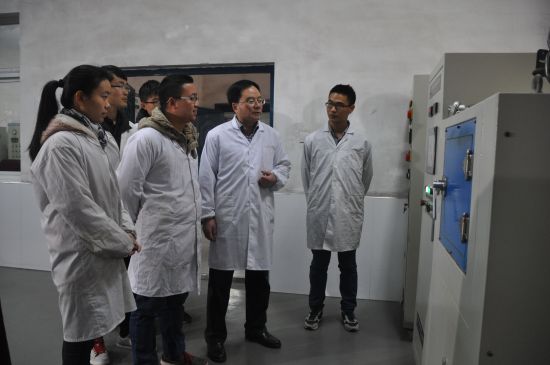 张一敏教授指导学生 张一敏教授指导学生