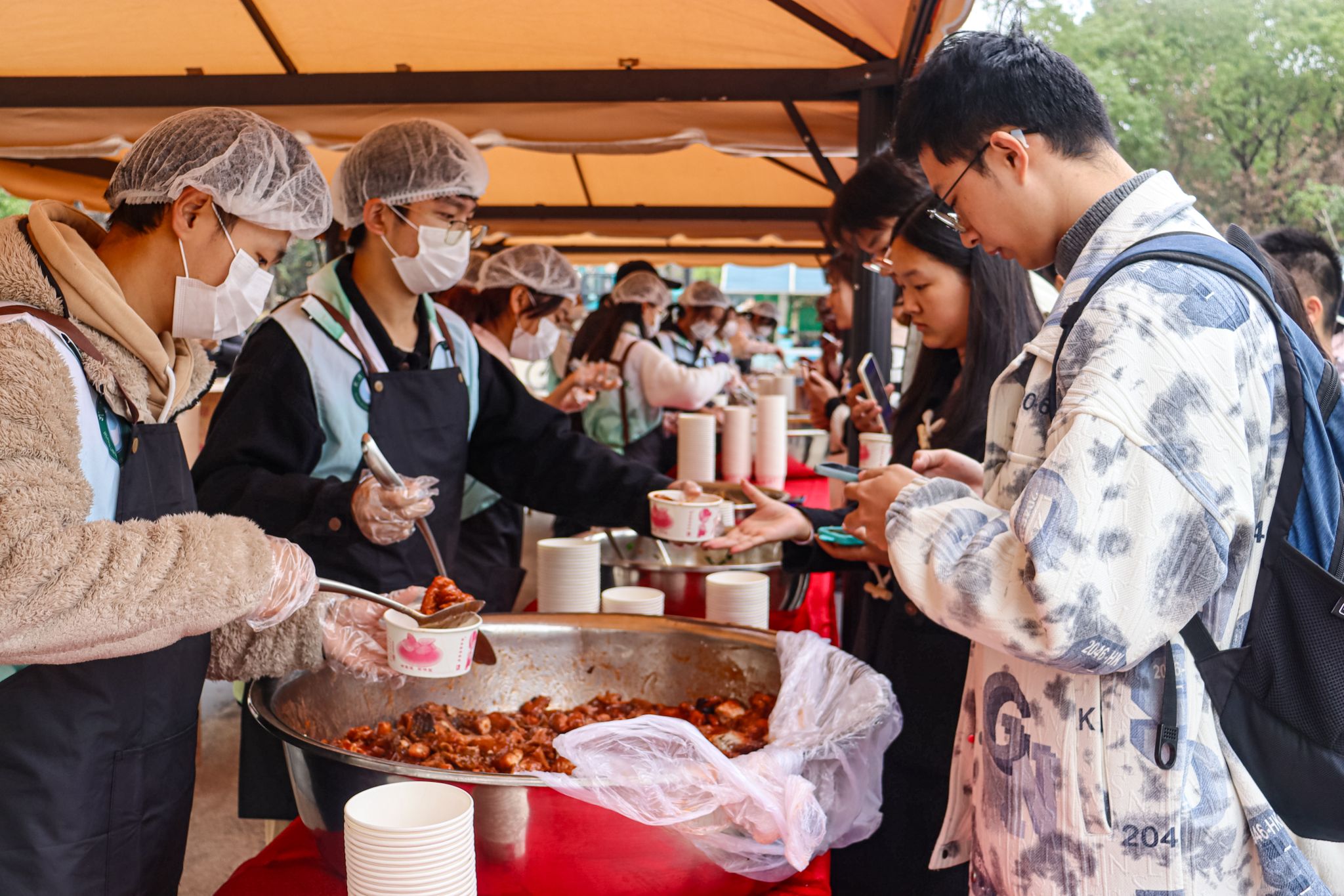 2024沁湖鱼宴吃鱼环节